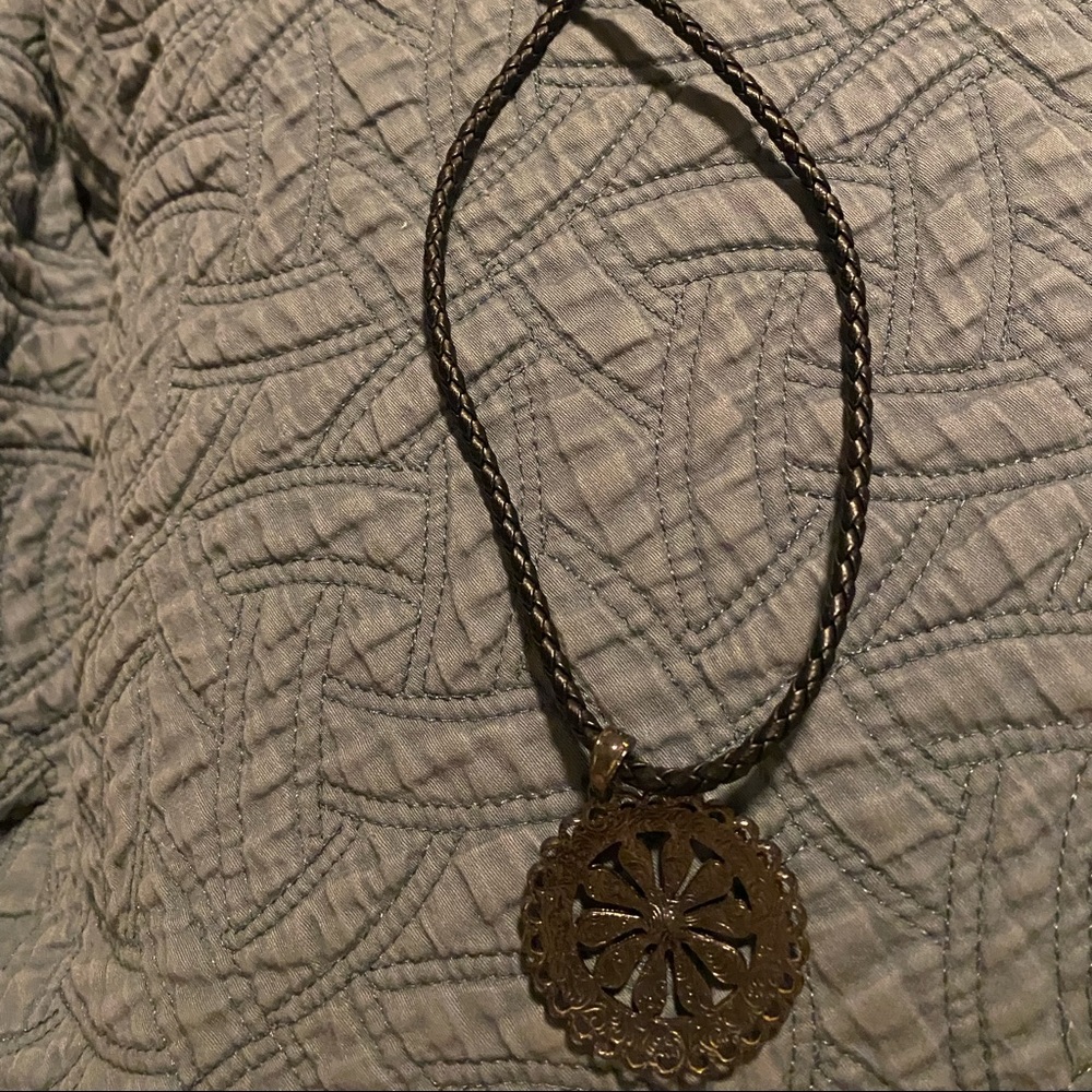Pendant Neclace - Picture 2 of 3